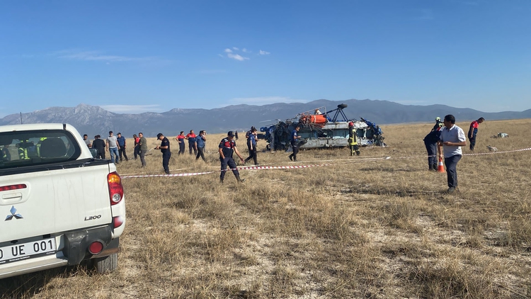 Denizli'de yangın söndürme helikopteri düştü: 2 kişi hayatını kaybetti, 5 kişi yaralandı