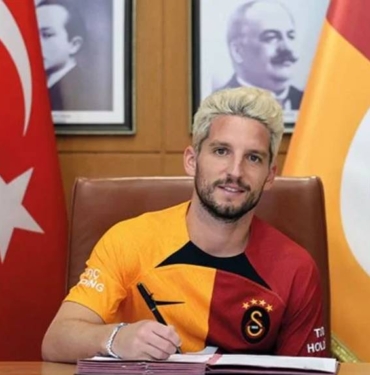 Dries Mertens'ten geleceğiyle ilgili sürpriz açıklama: Eşim kabul ederse... 8 Dries Mertens'ten geleceğiyle ilgili sürpriz açıklamaEşim kabul ederse...