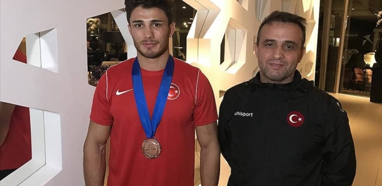 Dünya üçüncüsü Yunus Emre Başar doğuştan güreşçi