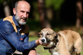 Düzceli hayvansever bir bacağını kaybeden köpeğe çocuğu gibi bakıyor