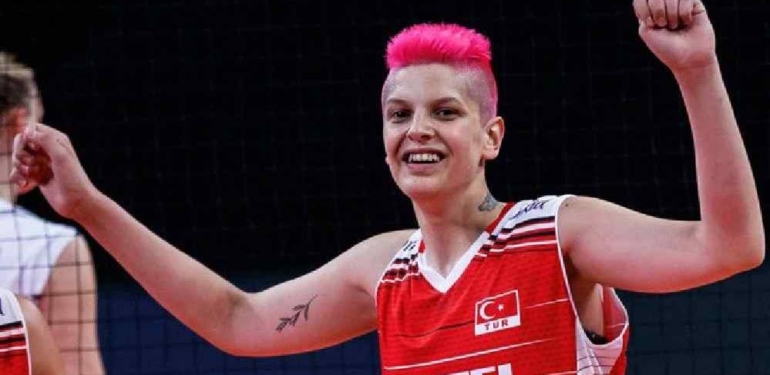 Ebrar Karakurt’un annesiyle paylaştığı fotoğraf sosyal medyada gündem oldu