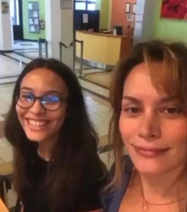 Ebru Cündübeyoğlu ile Güçlü Mete boşandı! 19 yıllık evlilik tek celsede bitti 4 Ebru Cündübeyoğlu ile Güçlü Mete boşandı! 19 yıllık evlilik tek celsede bitti