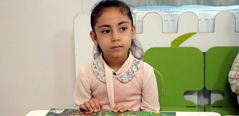 Elazığ depreminden 24 saat sonra enkazdan çıkarılan Yüsra okullu oldu