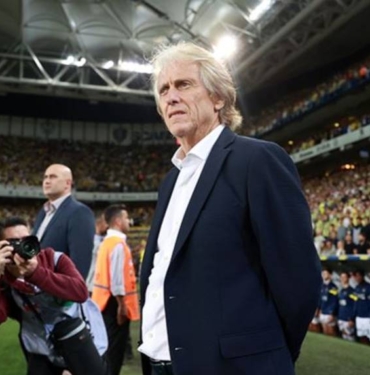 Fenerbahçe'de Jorge Jesus, orta sahadaki kilit ikilisinden vazgeçmiyor! 4 Fenerbahçe'de Jorge Jesus, orta sahadaki kilit ikilisinden vazgeçmiyor!