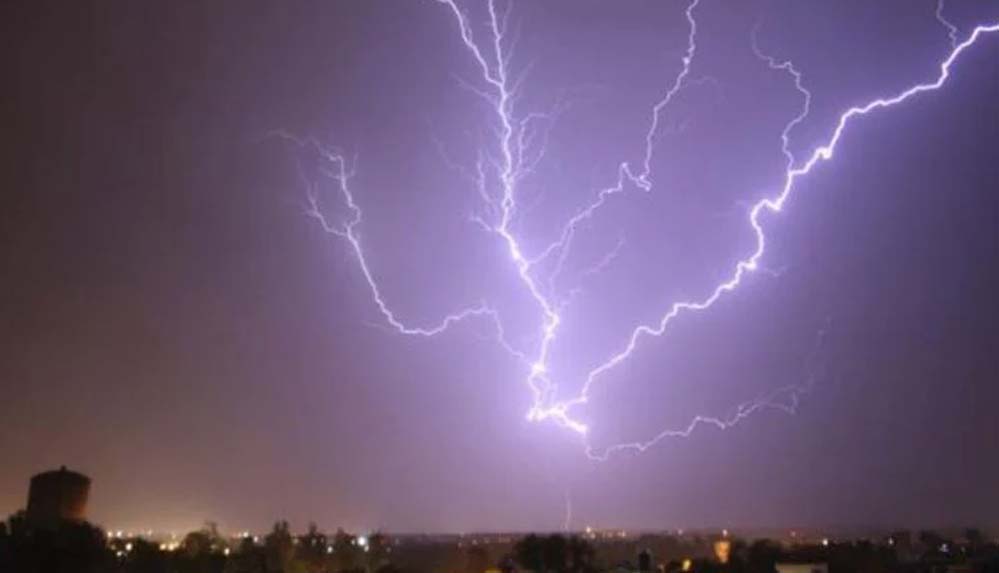 Hindistan'da yıldırım düştü: 17 kişi hayatını kaybetti 4 Hindistan'da-yıldırım-düştü--17-kişi-hayatını-kaybetti