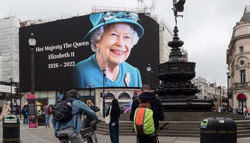 İngiliz basını manşetlerini Kraliçe Elizabeth'e ayırdı 4 İngiliz-basını-manşetlerini-Kraliçe-Elizabeth'e-ayırdı