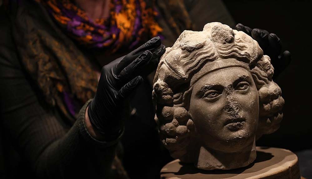 İzmir Arkeoloji Müzesi'nde Dionysos'a adanan eserler sergilenmeye başlandı 7 İzmir-Arkeoloji-Müzesinde-Dionysos'a-adanan-eserler-sergilenmeye-başlandı