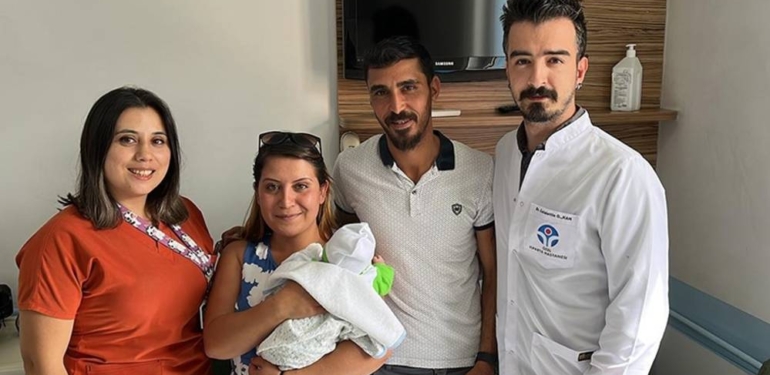 Isparta’da 830 gram doğan bebek, 91 gün sonra  3 kilo 120 gram olarak taburcu edildi
