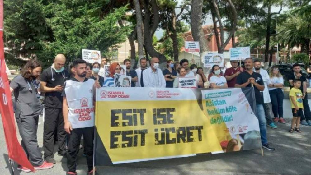 İstanbul ve Cerrahpaşa tıp fakültelerinin asistan hekimleri: "Eşit işe eşit ücret istiyoruz"