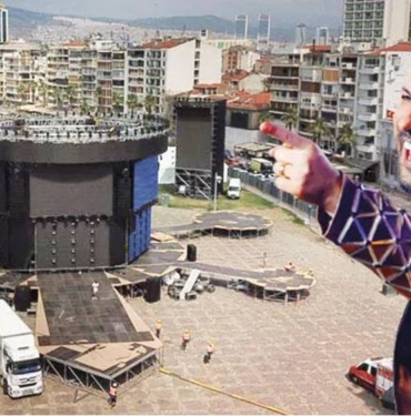 İzmir'de balkondan Tarkan konseri 500 dolar 9 İzmir'de balkondan Tarkan konseri 500 dolar