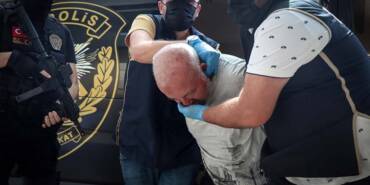 İnfaz-koruma-memurlarını-taşıyan-servis-aracına-saldıran-3-terörist-Bursa'ya-getirildi