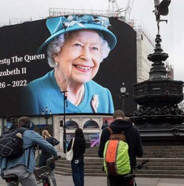 İngiliz-basını-manşetlerini-Kraliçe-Elizabeth'e-ayırdı