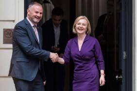 İngiltere'nin-yeni-'Demir-Leydi'si-Liz-Truss,-ülkenin-3.-kadın-başbakanı-oldu