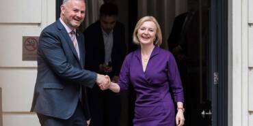 İngiltere'nin-yeni-'Demir-Leydi'si-Liz-Truss,-ülkenin-3.-kadın-başbakanı-oldu