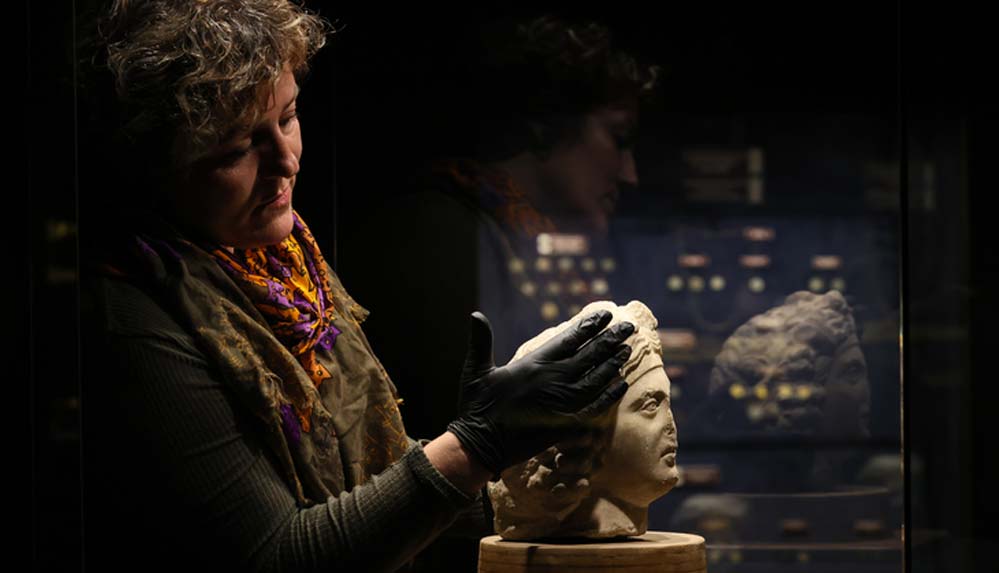 İzmir Arkeoloji Müzesi'nde Dionysos'a adanan eserler sergilenmeye başlandı