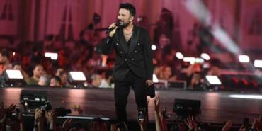 İzmir'de-100.-yıl-coşkusu--Gündoğdu-Meydanı'nda-Tarkan-rüzgarı-esti