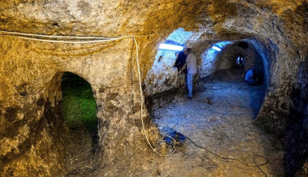 Konya'da tesadüfen keşfedilen antik yer altı şehri heyecanlandırdı 4 Konya'da-tesadüfen-keşfedilen-antik-yer-altı-şehri-heyecanlandırdı