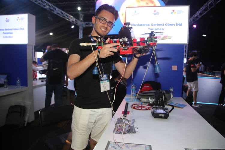 Konyalı öğrenciler mayın tespit eden drone tasarladı