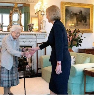 Kraliçe Elizabeth’in sağlığıyla ilgili korkutan açıklama 10 Kraliçe Elizabeth’in sağlığıyla ilgili korkutan açıklama