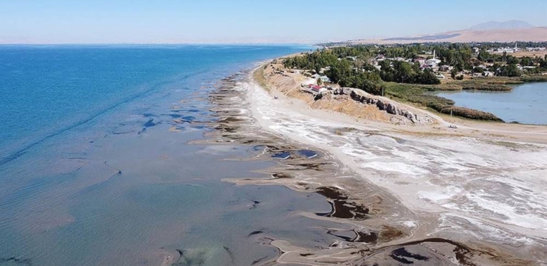 Van Gölü kurumaya devam ediyor…Kuraklık ve aşırı buharlaşmanın etkisiyle çekilme sürüyor