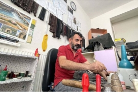 Maddi yetersizliklerden dolayı eğitimini erteleyen 47 yaşındaki adam 3. üniversite diplomasını almaya hazırlanıyor