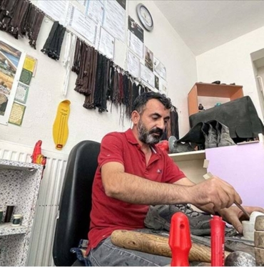 Maddi yetersizliklerden dolayı eğitimini erteleyen 47 yaşındaki adam 3. üniversite diplomasını almaya hazırlanıyor 5 Maddi yetersizliklerden dolayı eğitimini erteleyen 47 yaşındaki adam 3. üniversite diplomasını almaya hazırlanıyor