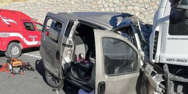 Malatya'da-feci-kaza--Tırla-hafif-ticari-araç-çarpıştı,-5-kişi-öldü,-1-kişi-yaralandı