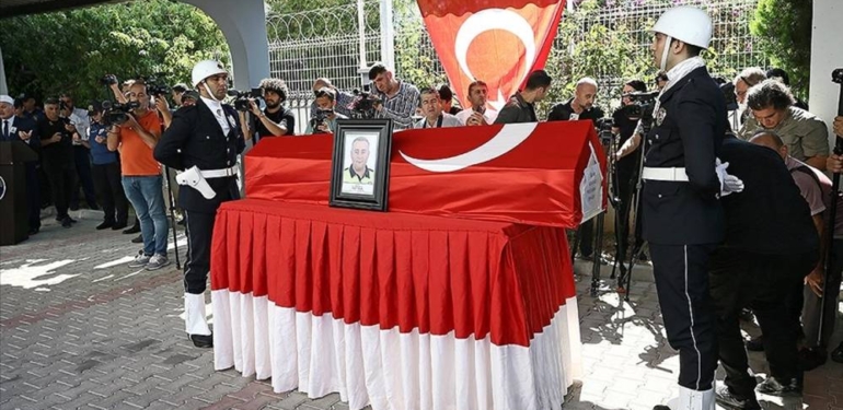 Mersin’de polisevine yönelik terör saldırısında şehit düşen Sedat Gezer için cenaze töreni düzenlendi