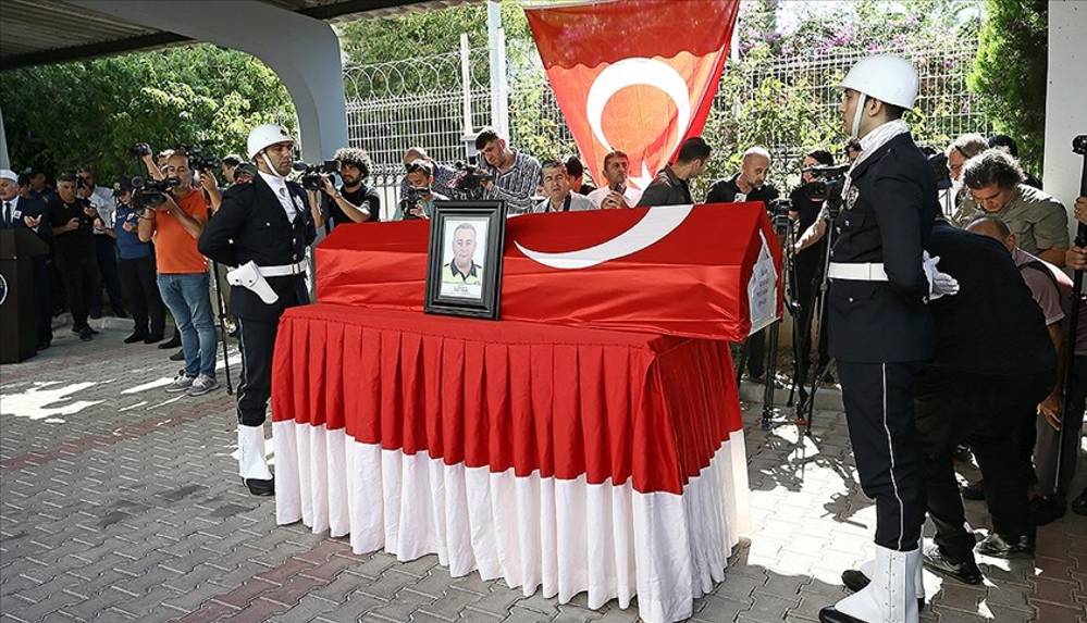 Mersin'de polisevine yönelik terör saldırısında şehit düşen Sedat Gezer için cenaze töreni düzenlendi