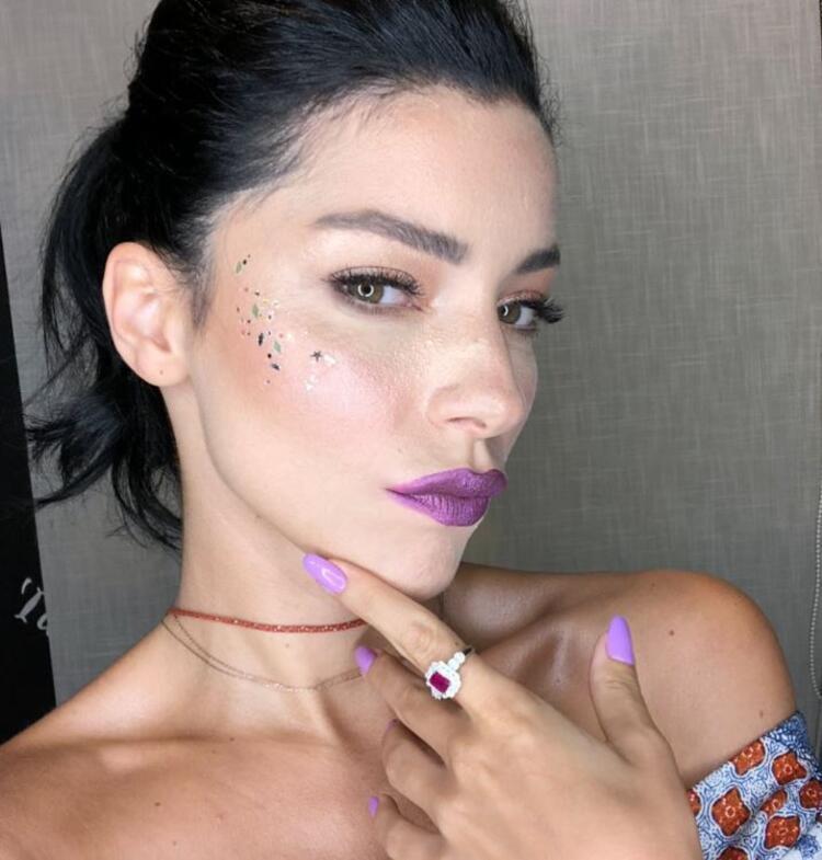 Merve Boluğur'un canlı yayındaki 'bekaret kemeri asacağım' yorumu nişanlısını utandırdı 5 Merve Boluğur'un canlı yayındaki 'bekaret kemeri asacağım' yorumu nişanlısını utandırdı