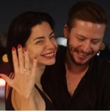 Merve Boluğur'un canlı yayındaki 'bekaret kemeri asacağım' yorumu nişanlısını utandırdı 7 Merve Boluğur'un canlı yayındaki 'bekaret kemeri asacağım' yorumu nişanlısını utandırdı