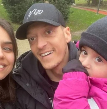 Mesut Özil, ikinci kez baba olduğunu açıkladı