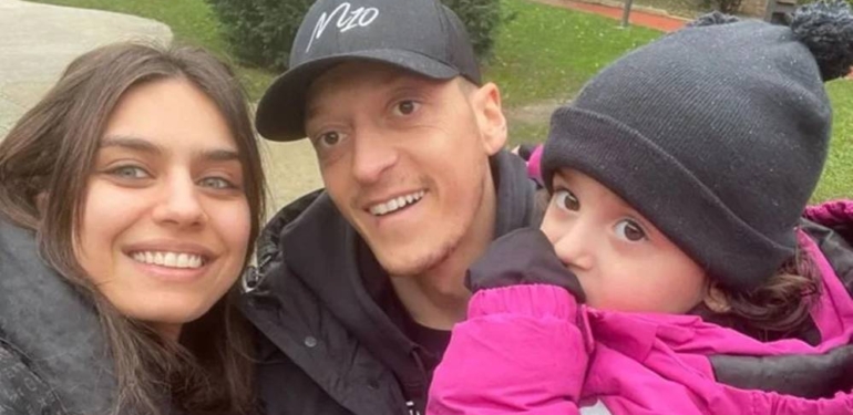 Mesut Özil, ikinci kez baba olduğunu açıkladı