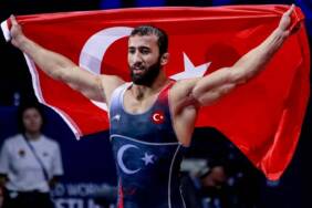 Milli-güreşçi-Burhan-Akbudak-dünya-şampiyonu-oldu