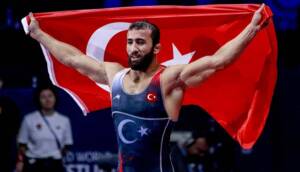Milli güreşçi Burhan Akbudak dünya şampiyonu oldu
