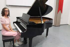 Müzikle-hayata-bağlandı,-kanseri-yenerek-EKPSS'de-birinci-oldu