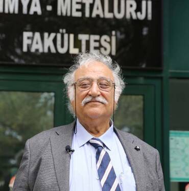 Öğrenci-affıyla-43-yıl-sonra-üniversiteye-dönen-huzurevi-sakini-İstanbul'un-yolunu-tuttu