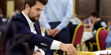 Rakibinin hile yaptığına inanan Carlsen, ilk hamlesinin ardından oyundan çekildi