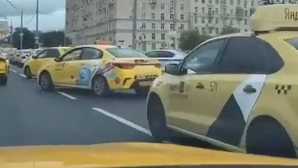 Rusya'da taksi uygulaması hacklendi, yüzlerce taksi aynı adrese geldi