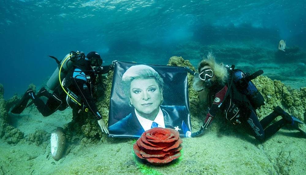 'Sanat-Güneşimiz-Zeki-Müren',-vefatının-26.-yılında-su-altında-anıldı