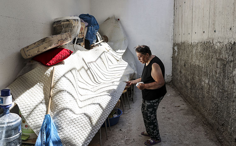 Sel Mağduru 73 yaşındaki kadın, kullanılmaz hale gelen evinde yaşam mücadelesi veriyor