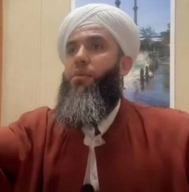 Şort-giyen-erkekleri-hedef-gösterdi--'Ne-hale-geldik,-azıcık-ar!'