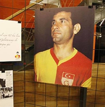 'Taçsız Kral' Metin Oktay, vefatının 31. yılında anılıyor 2 'Taçsız Kral' Metin Oktay, vefatının 31. yılında anılıyor