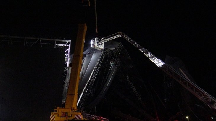 Tarkan'ın İzmir konseri öncesinde platform çöktü: 1 kişi ölümden döndü
