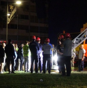 Tarkan'ın İzmir konseri öncesinde platform çöktü: 1 kişi ölümden döndü 8 Tarkan'ın İzmir konseri öncesinde platform çöktü 1 kişi ölümden döndü