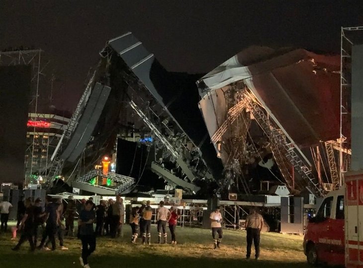 Tarkan'ın İzmir konseri öncesinde platform çöktü: 1 kişi ölümden döndü