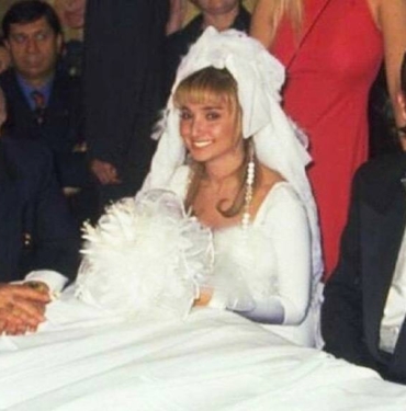 Yonca Evcimik: Biz boşanırken bile çok aşıktık! 3 Yonca Evcimik Biz boşanırken bile çok aşıktık!