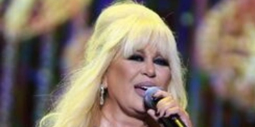 Zerrin Özer, müziğe döndü