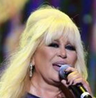 Zerrin Özer, müziğe döndü 4 Zerrin Özer, müziğe döndü