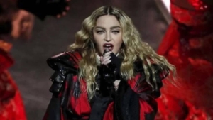 Madonna'nın klip çekimini polis bastı